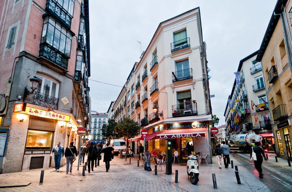 Apartamentos Puerta Del Sol I Madrid Rum bild